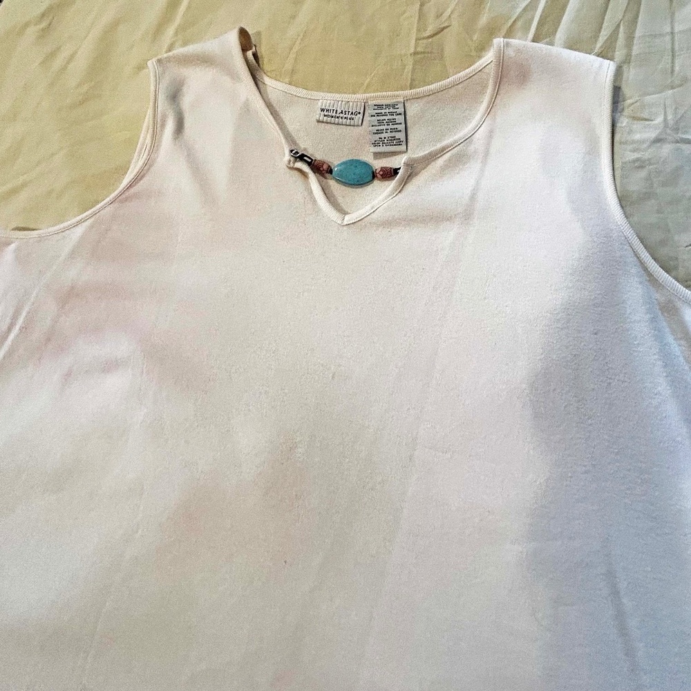 TANK TOP, REMOVABLE STONE ACCENT, DELICATE IVORY, SIZE 22W/24W, SCOOP WITH VEE